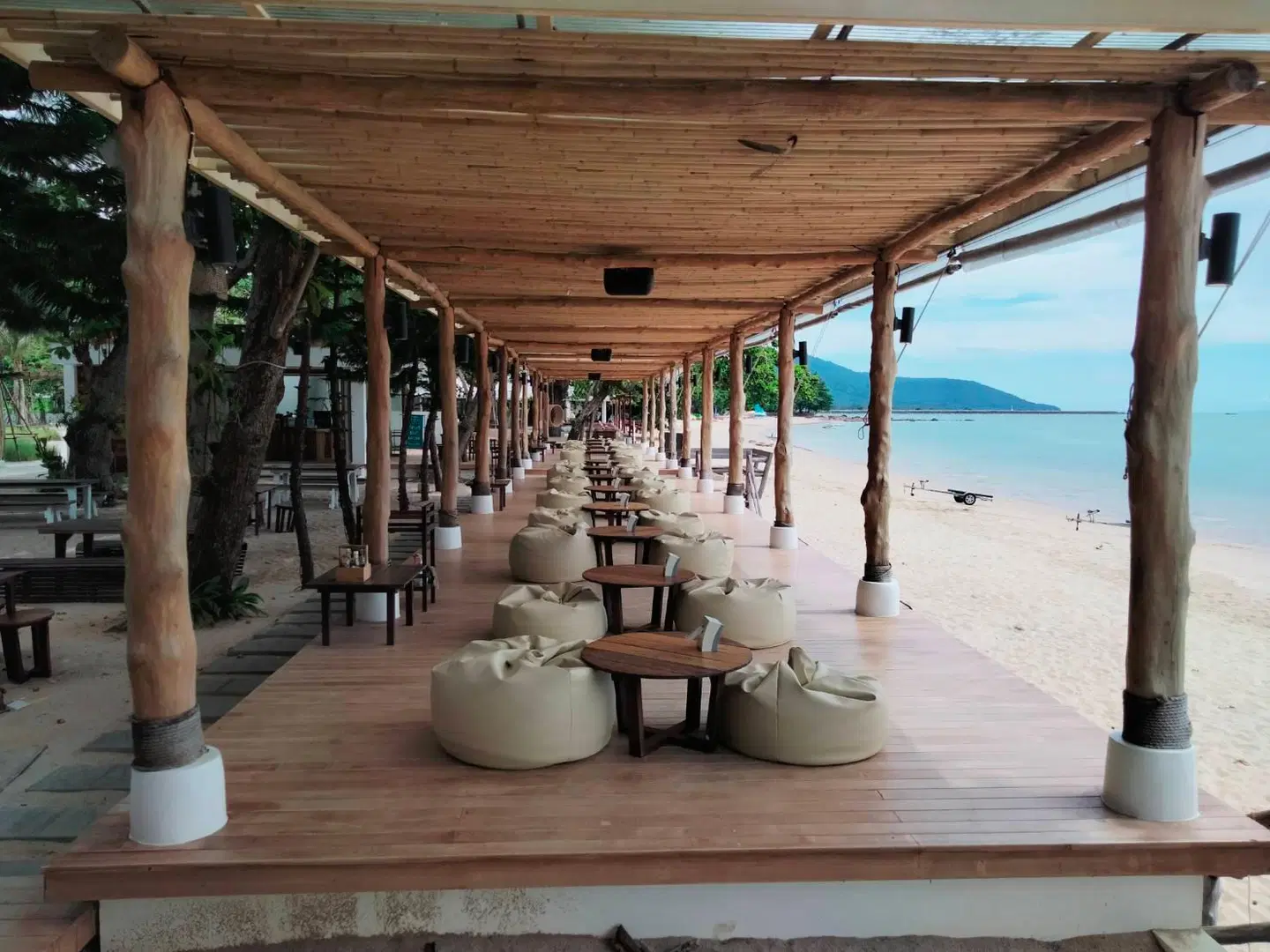 Issara Beach Resort TERRACE