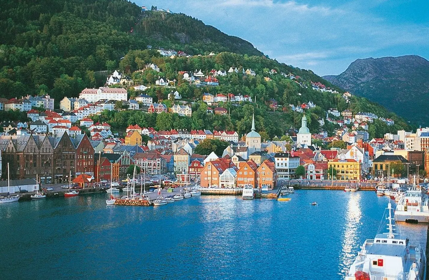 ADAC Special: Mit MS Finnmarken auf den Spuren der Postschiffroute LANDSCAPE