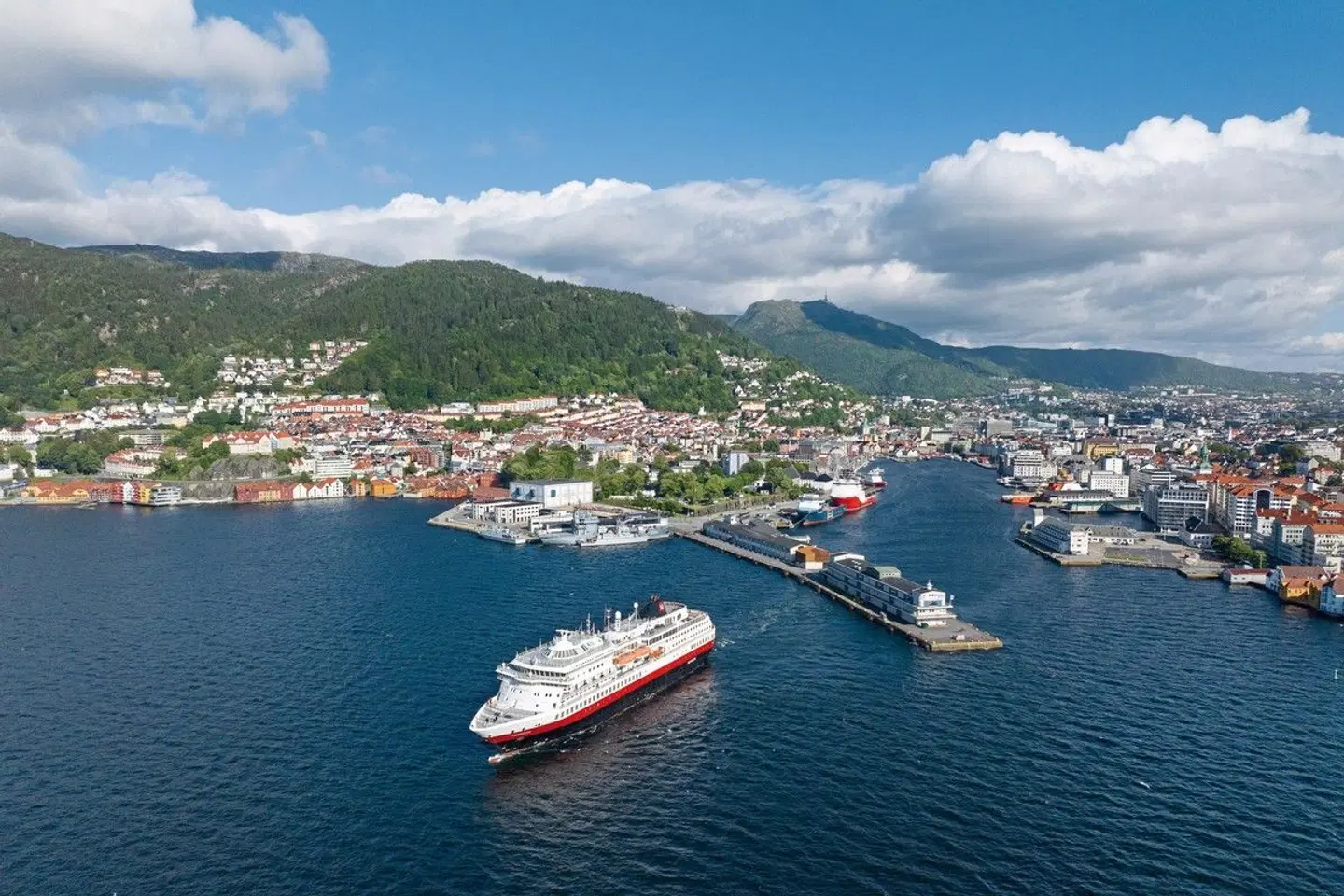 ADAC Special: Mit MS Finnmarken auf den Spuren der Postschiffroute LANDSCAPE
