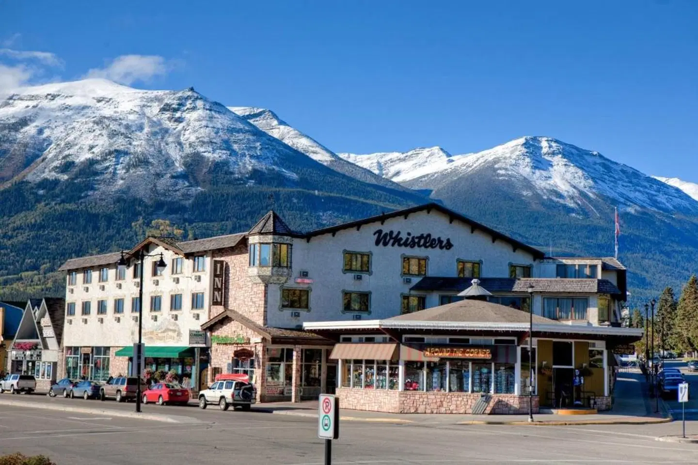 Whistler's Inn EXTERIOR