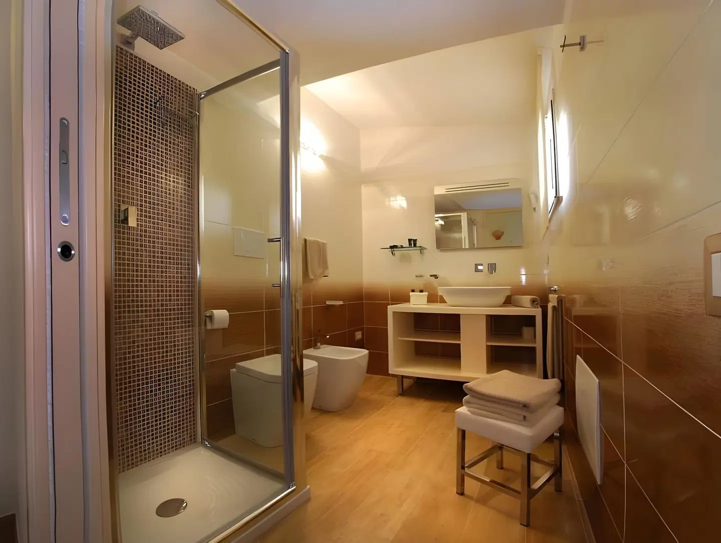 Grindi Suite BATHROOM