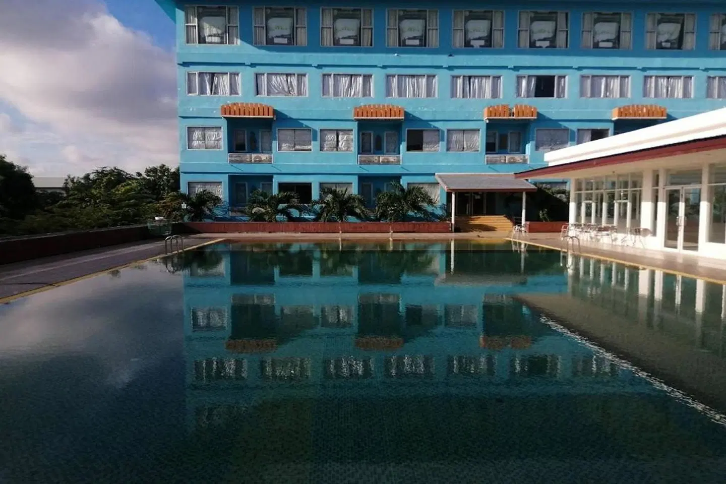 Taksila OUTDOOR_POOL