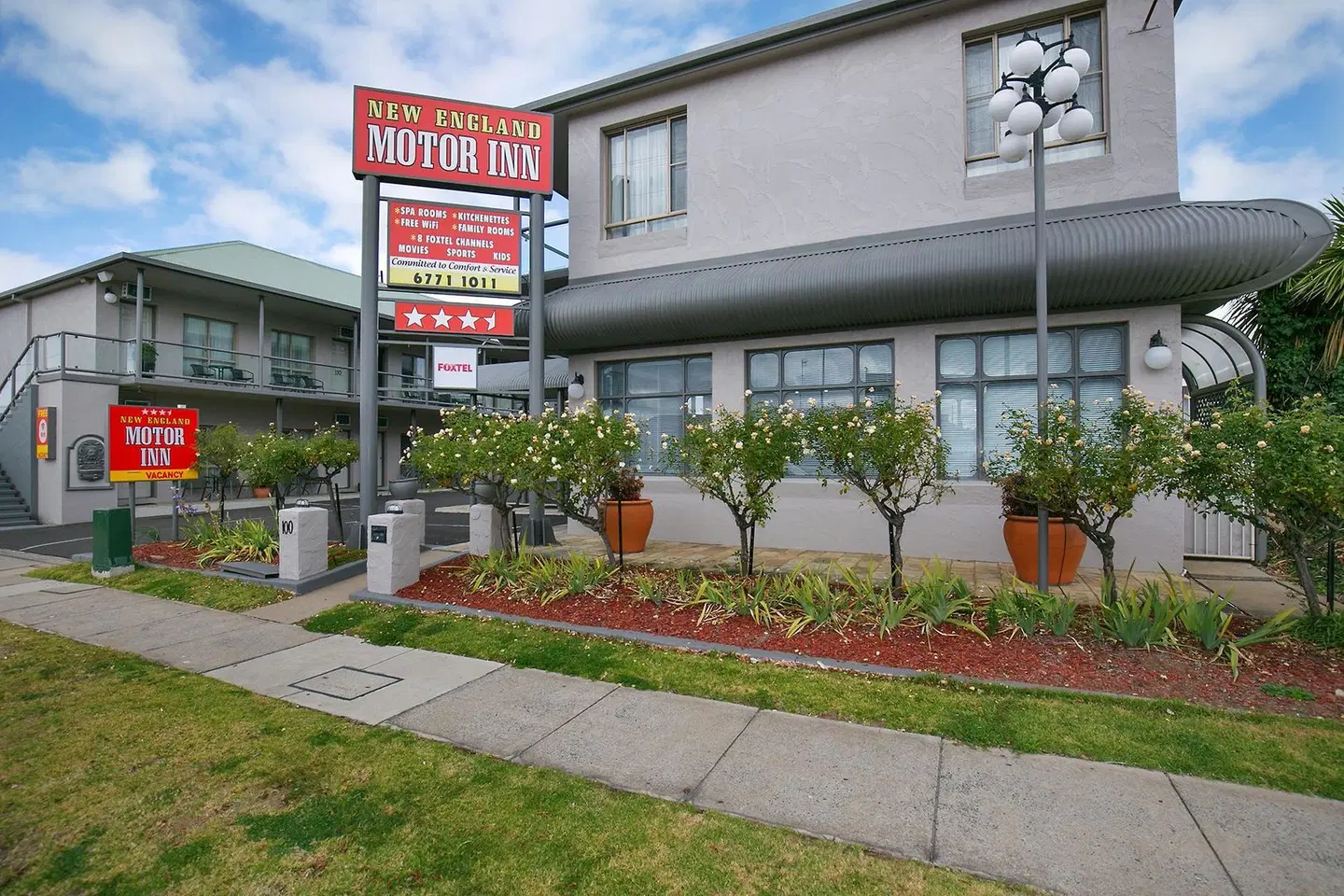 New England Motor Inn EXTERIOR