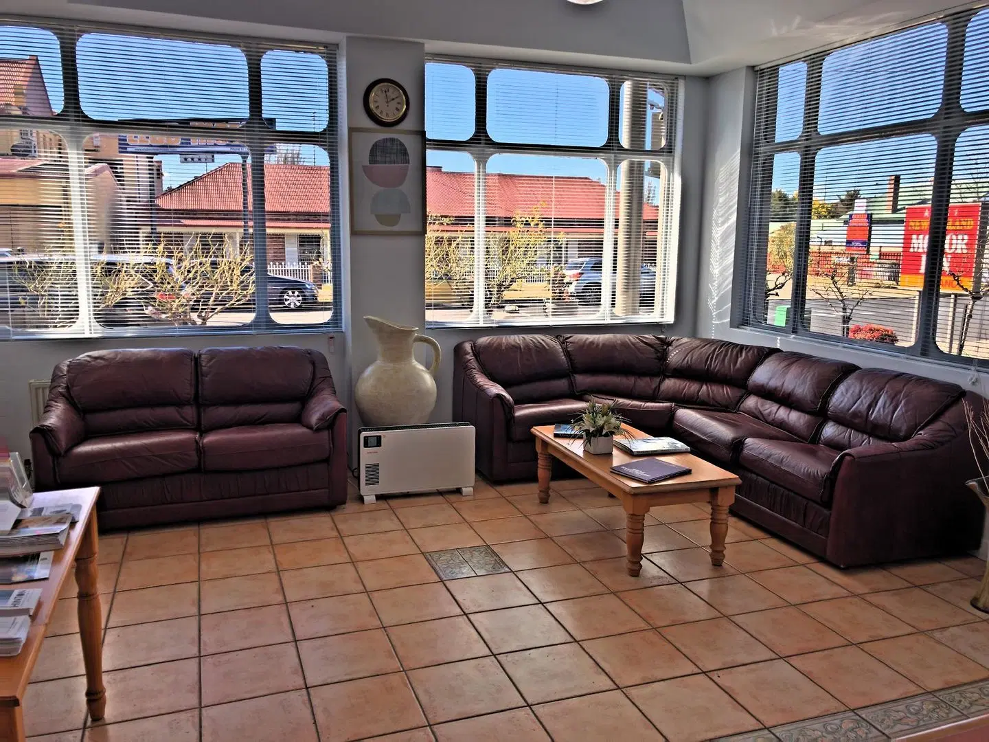 New England Motor Inn LOUNGE_LOBBY