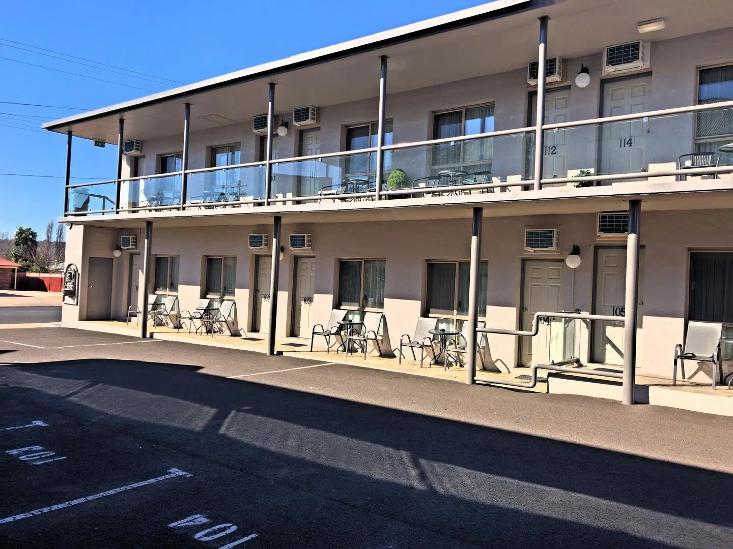 New England Motor Inn BAR
