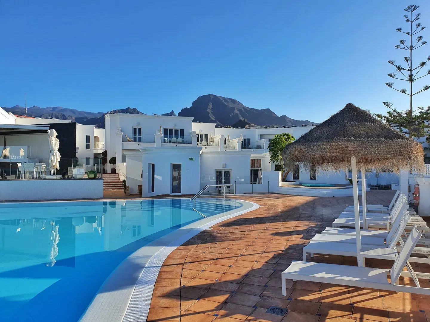 Flamingo Beach Mate OUTDOOR_POOL