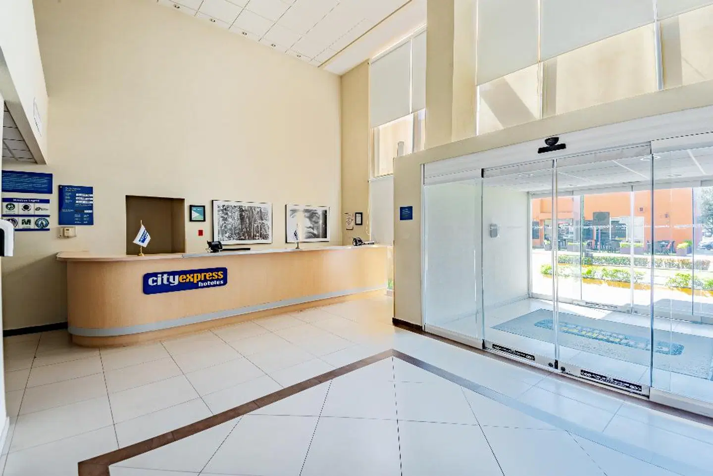 City Express Villahermosa Hallenbad