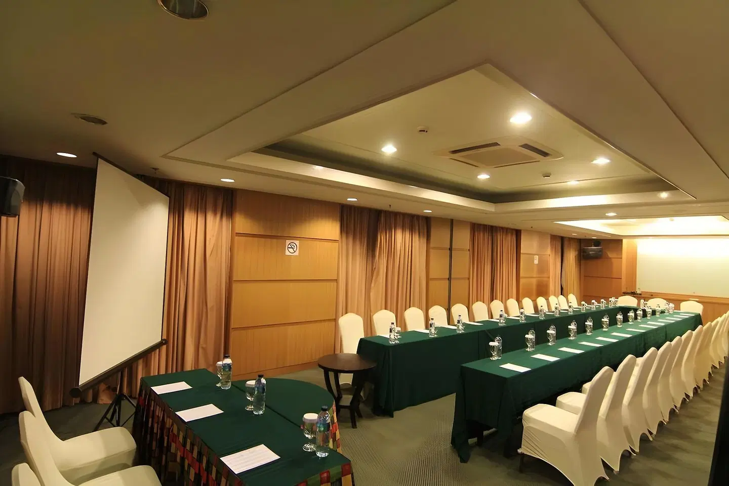 Grand Suka Hotel Konferenz