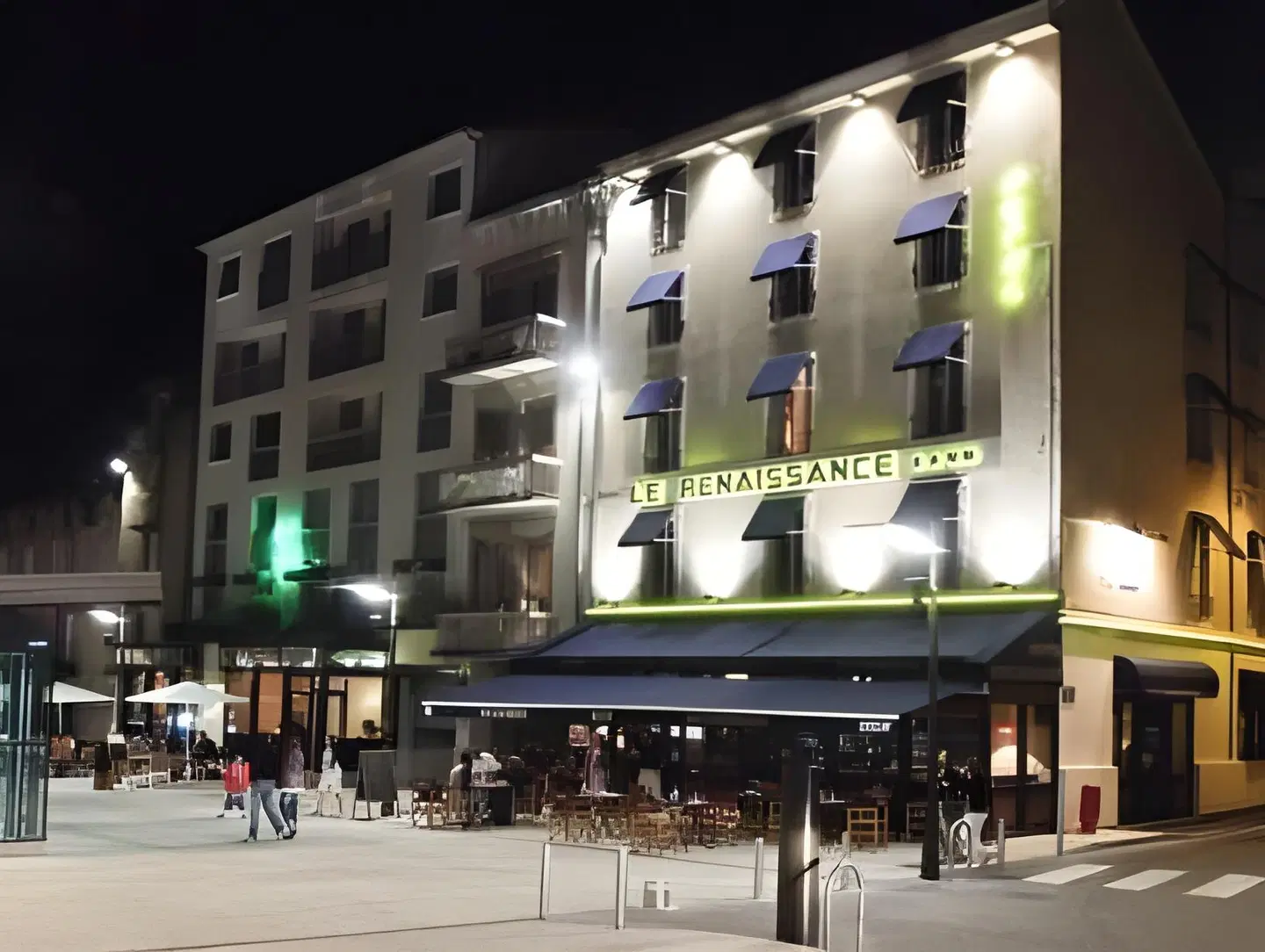 Le Renaissance EXTERIOR