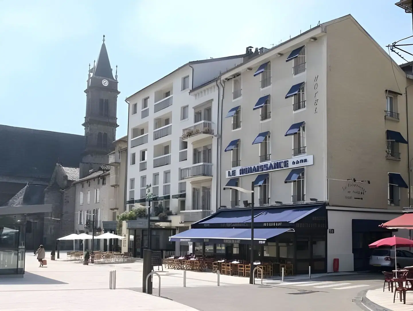 Le Renaissance EXTERIOR