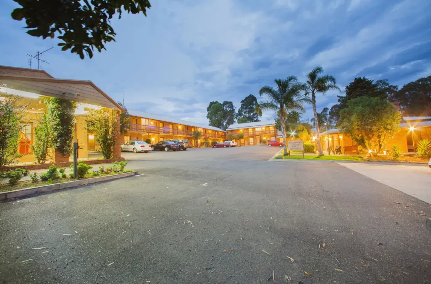 Bega Downs Motor Inn GARDEN
