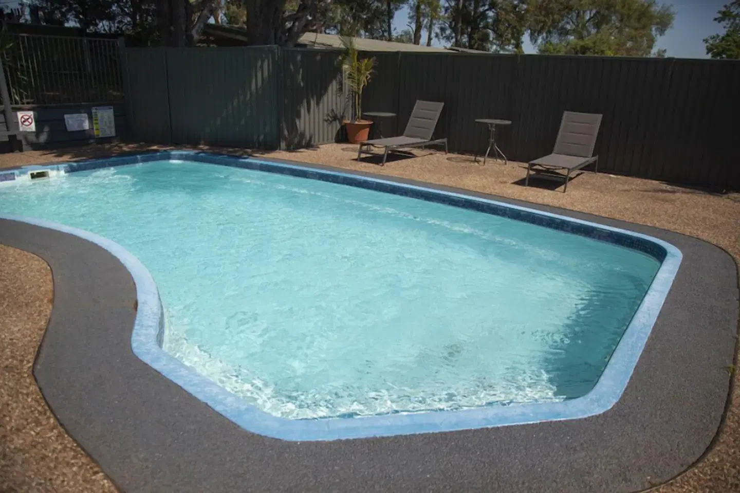 Bega Downs Motor Inn OUTDOOR_POOL