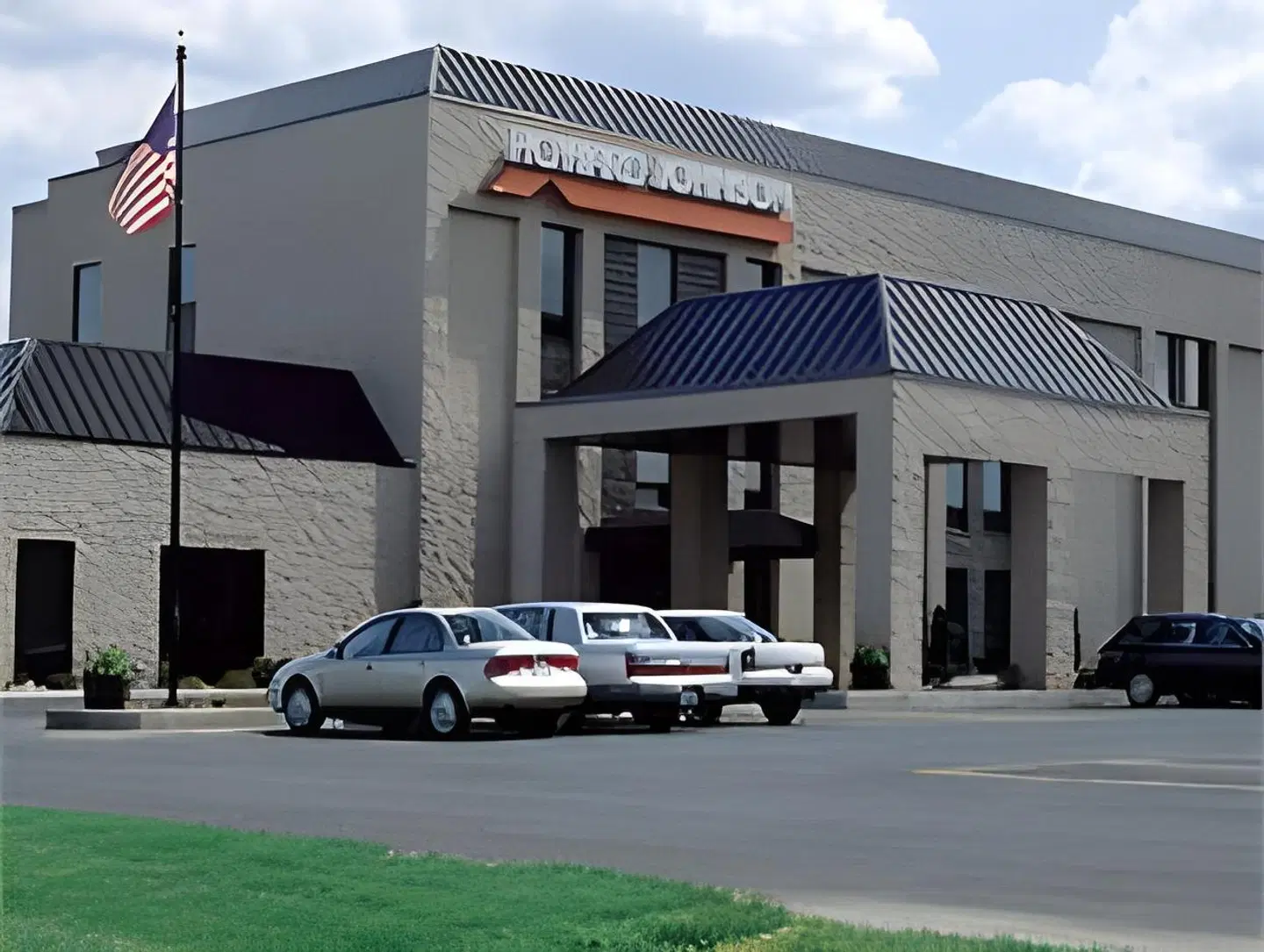 Howard Johnson by Wyndham Amherst Hadley EXTERIOR