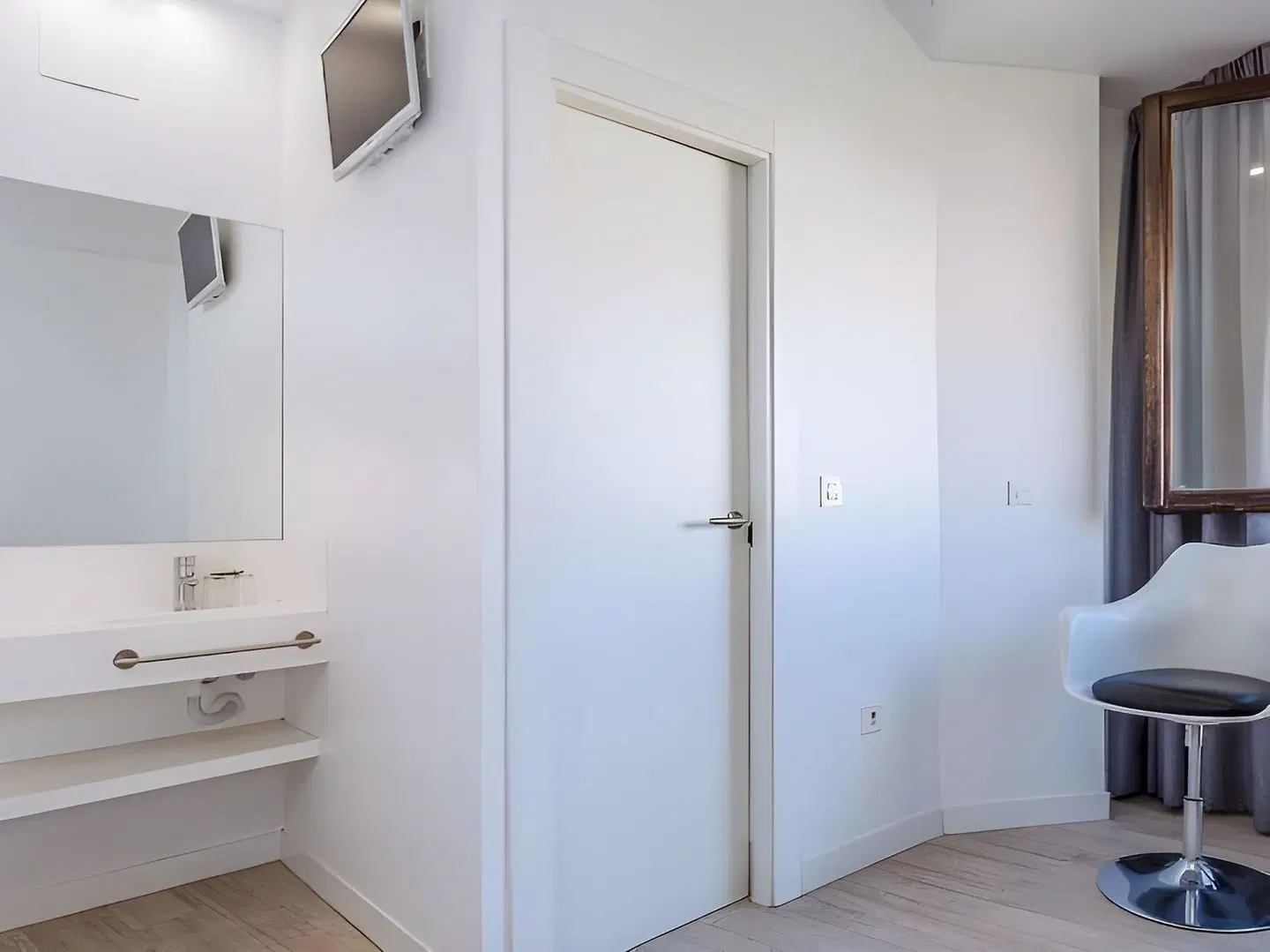 AMC Granada Hostal ROOM_EXAMPLE