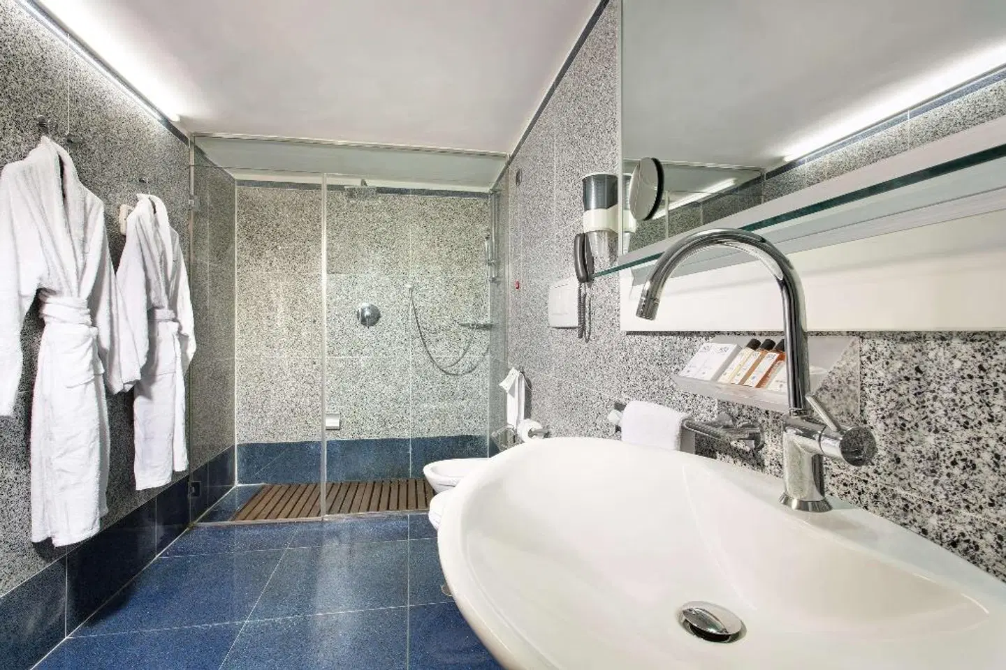 Best Western Plus Hotel Universo Badezimmer