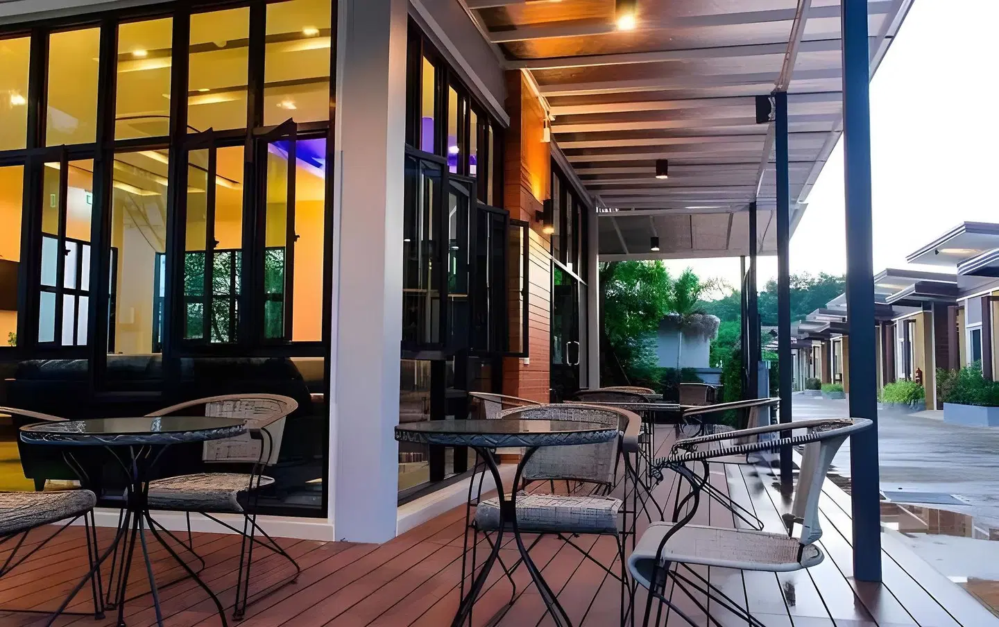 Seree Grand Resort TERRACE