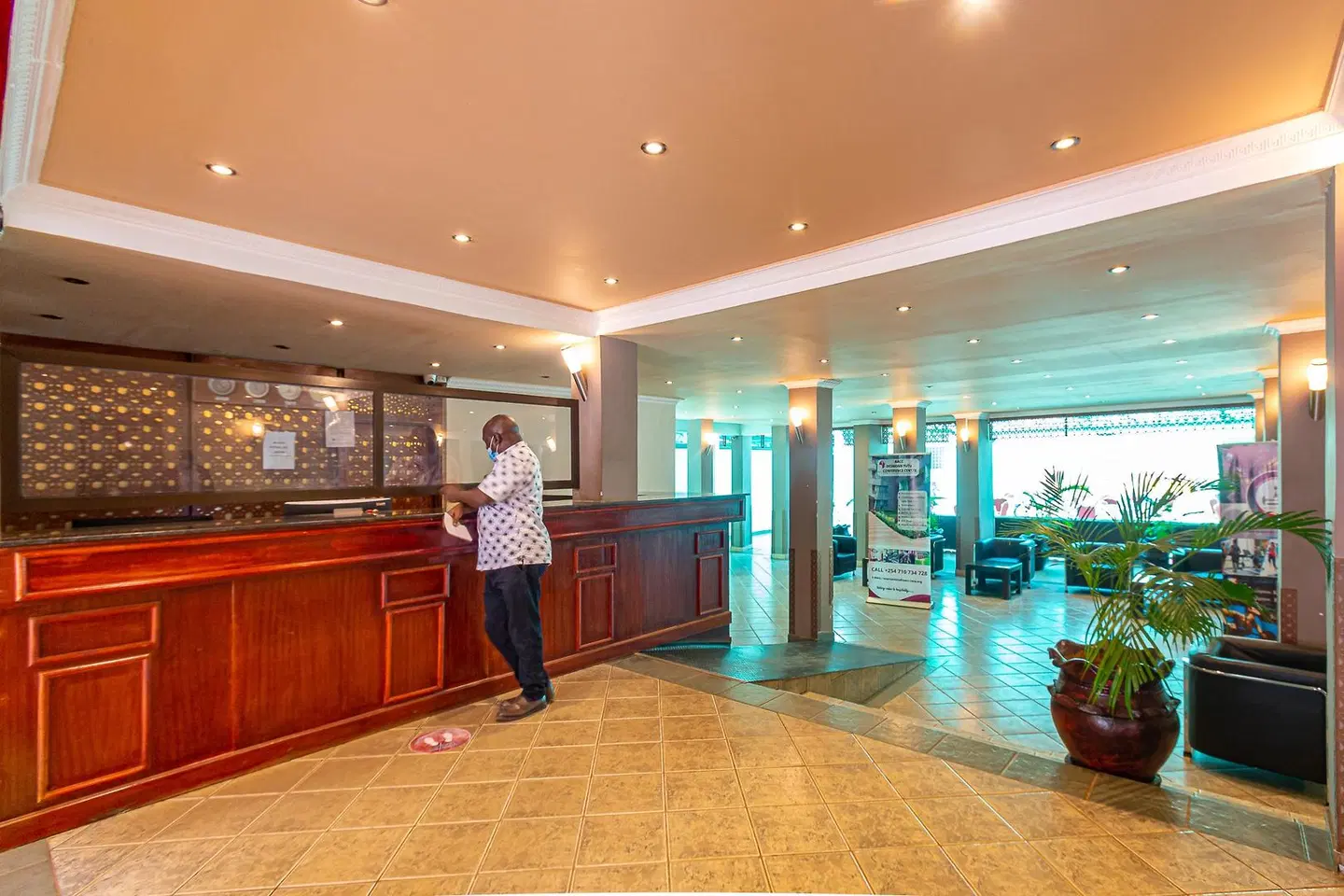 Desmond Tutu LOUNGE_LOBBY
