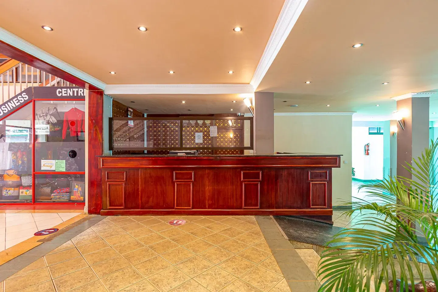 Desmond Tutu LOUNGE_LOBBY