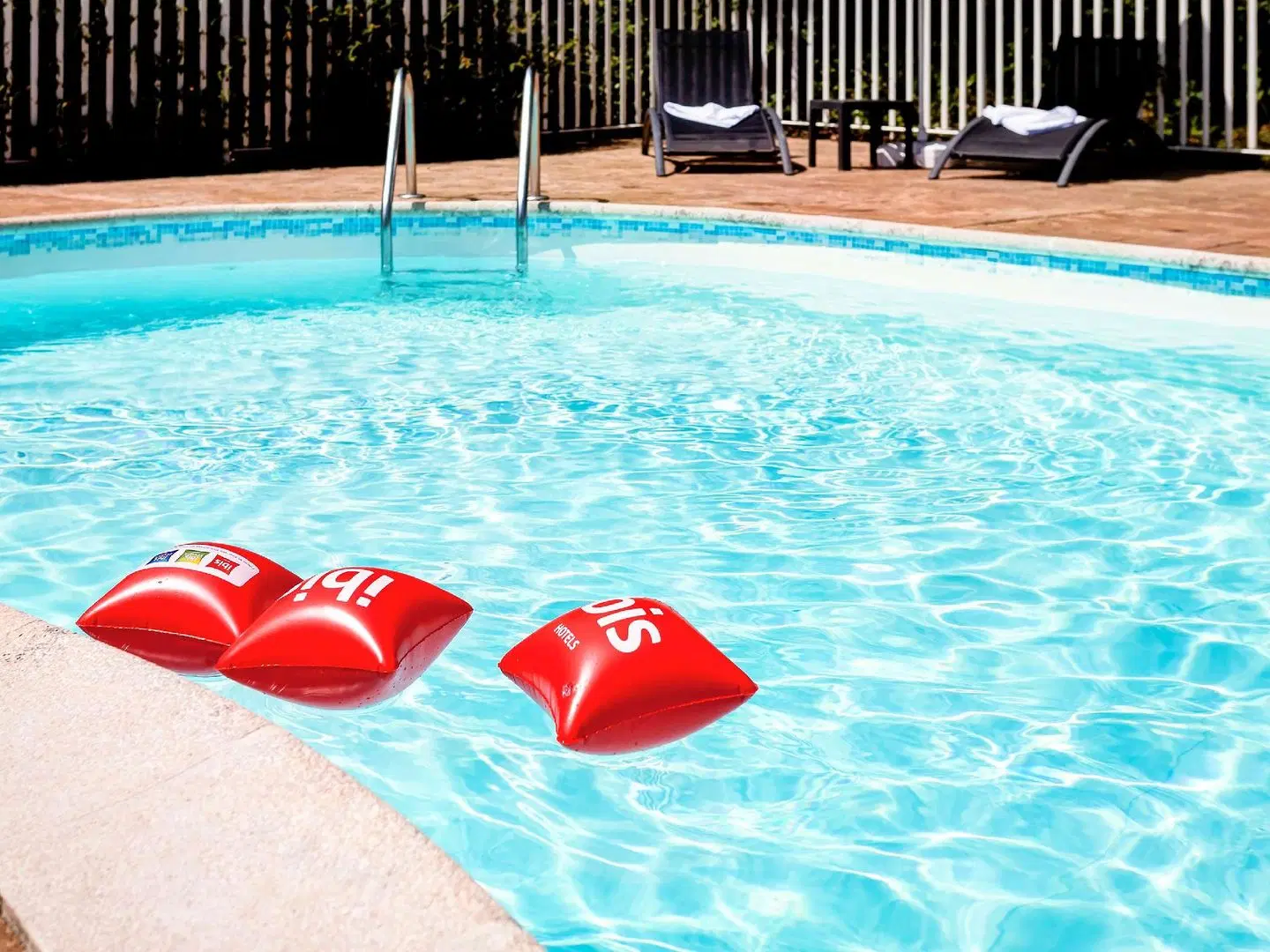 ibis Lyon Nord OUTDOOR_POOL