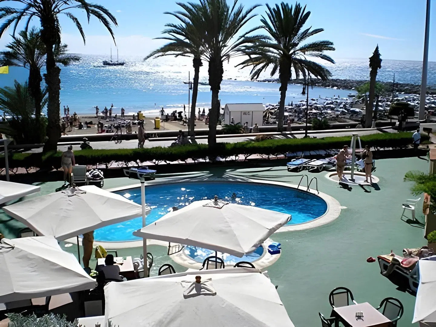Apartamentos Vista Sur OUTDOOR_POOL