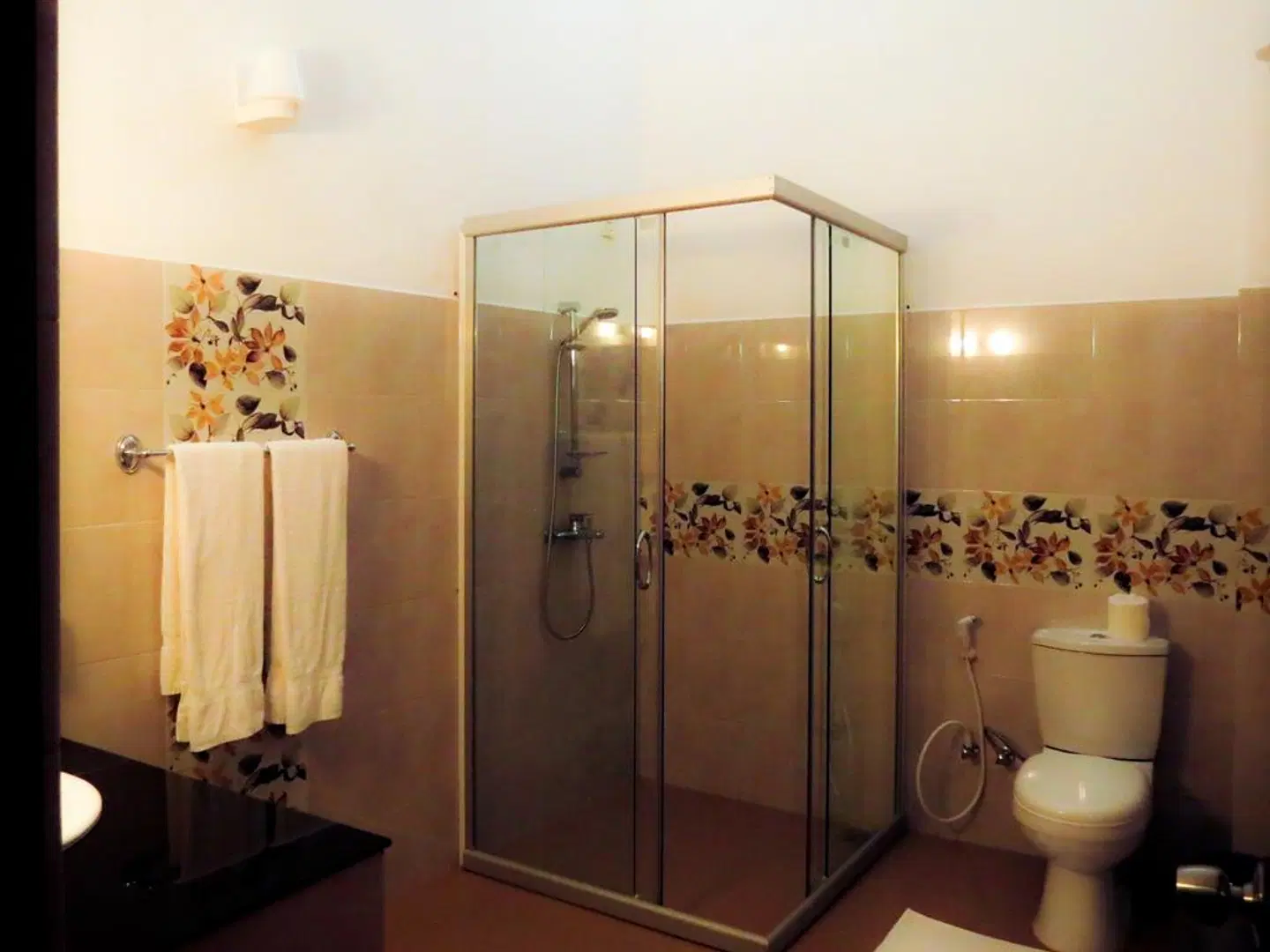 Thuruliya Lodge BATHROOM