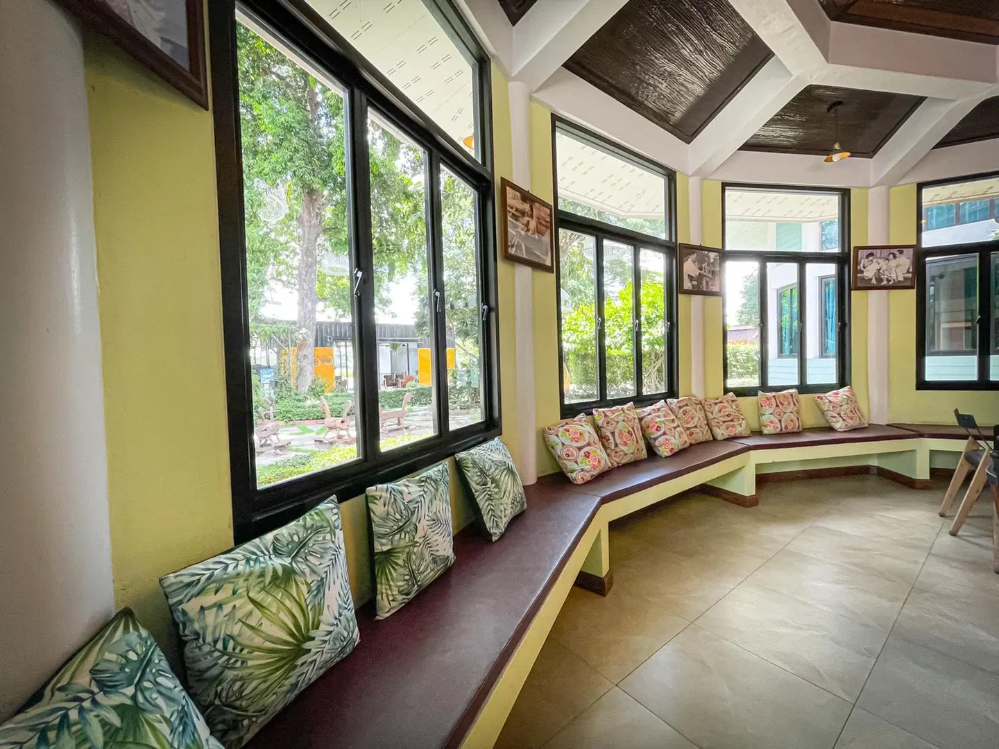 Maeping Mango Riverside Resort Hallenbad