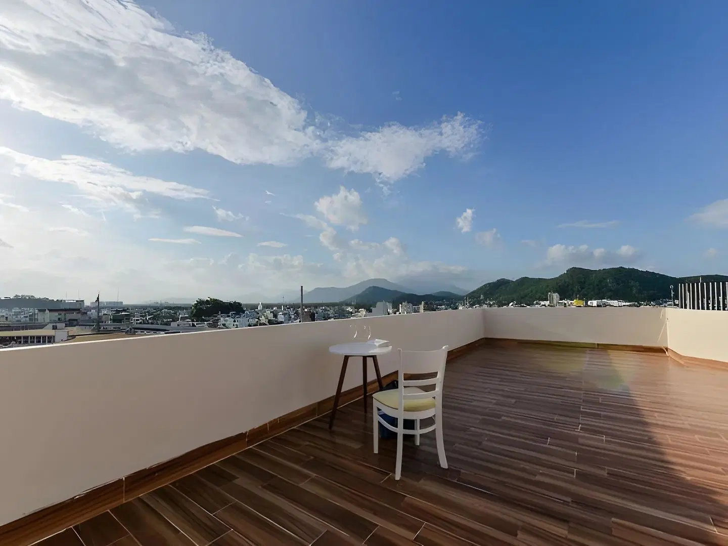 AHA Yen Vang Hotel & Apartment Terrasse
