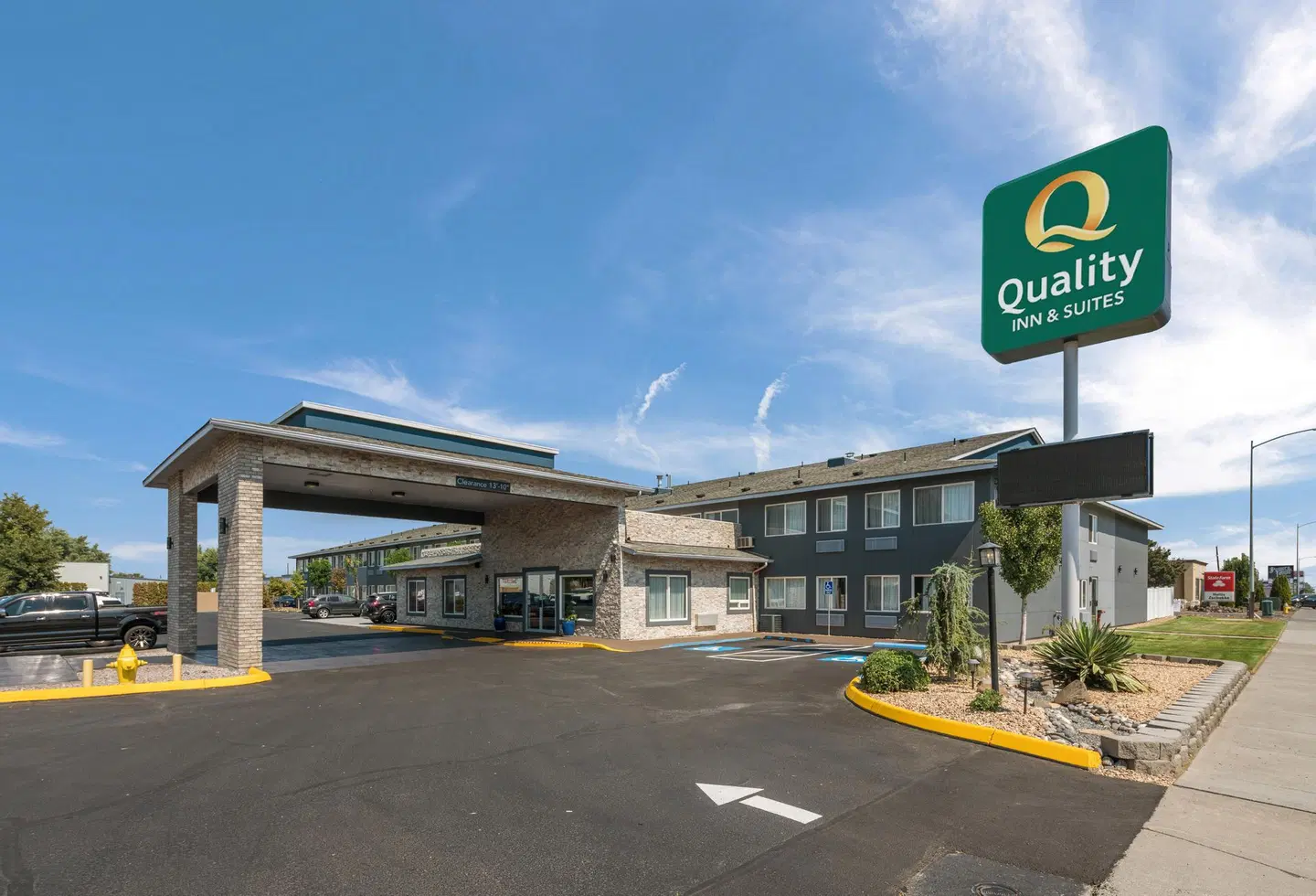 Red Lion Inn & Suites Kennewick Tri-Cities EXTERIOR