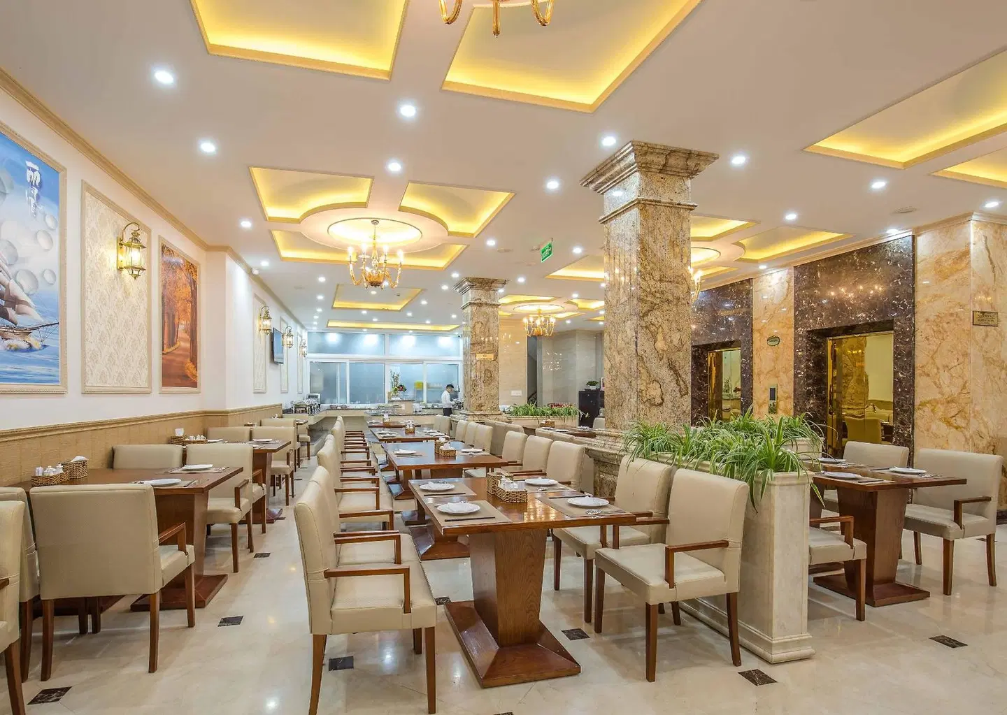 Roy Dala Hotel Restaurant