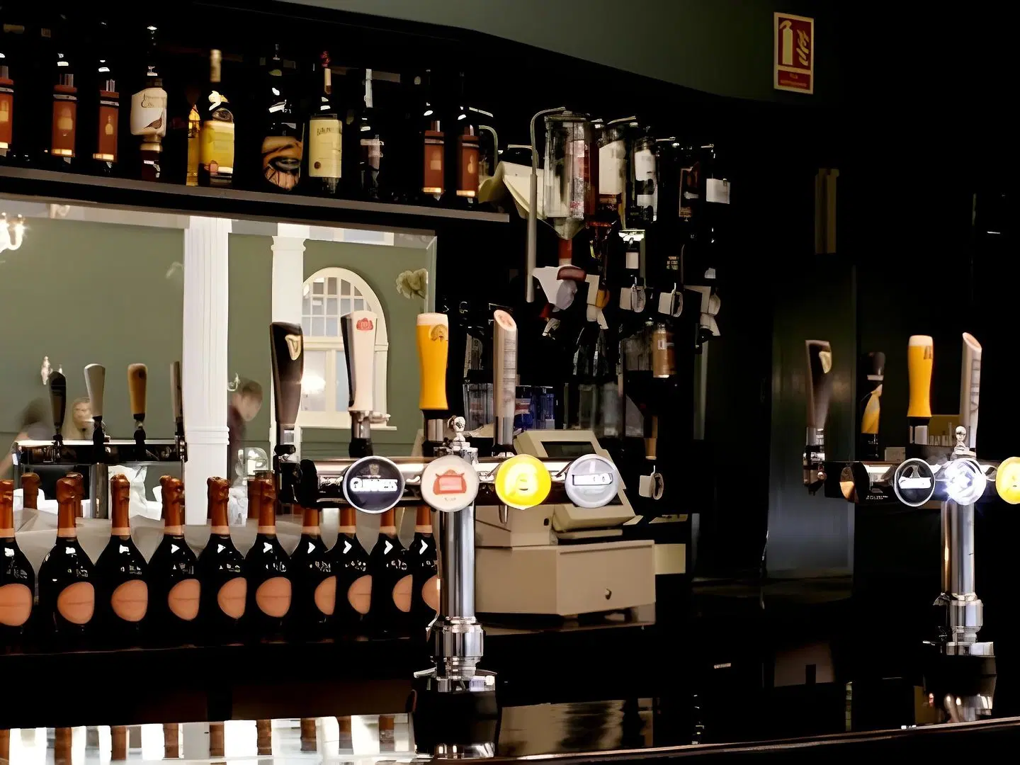 OYO Rowton Hotel Bar