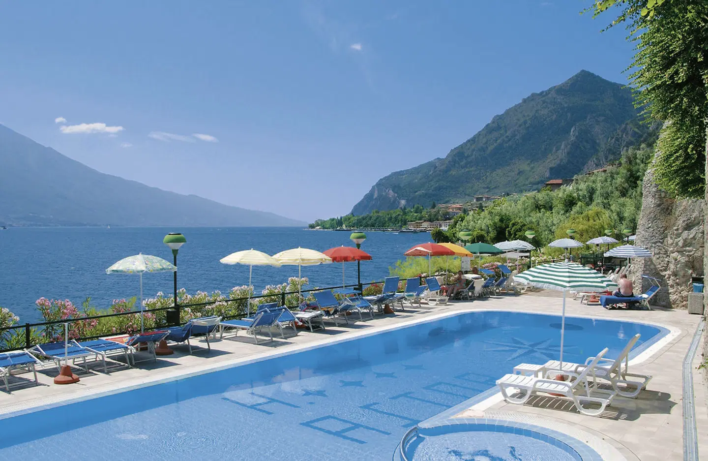 Astor OUTDOOR_POOL