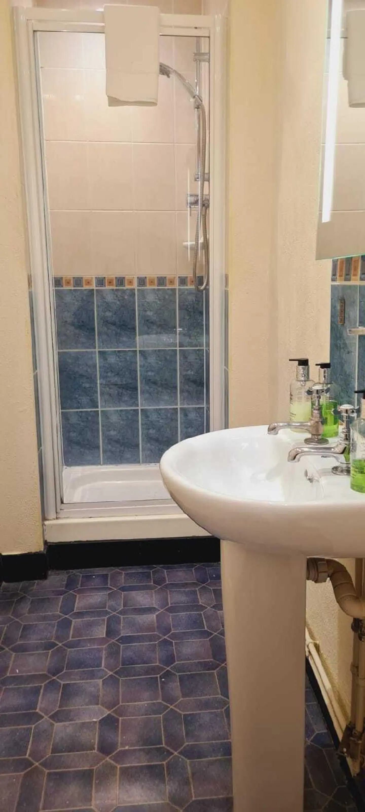 The George & Horn - RelaxInnz Badezimmer