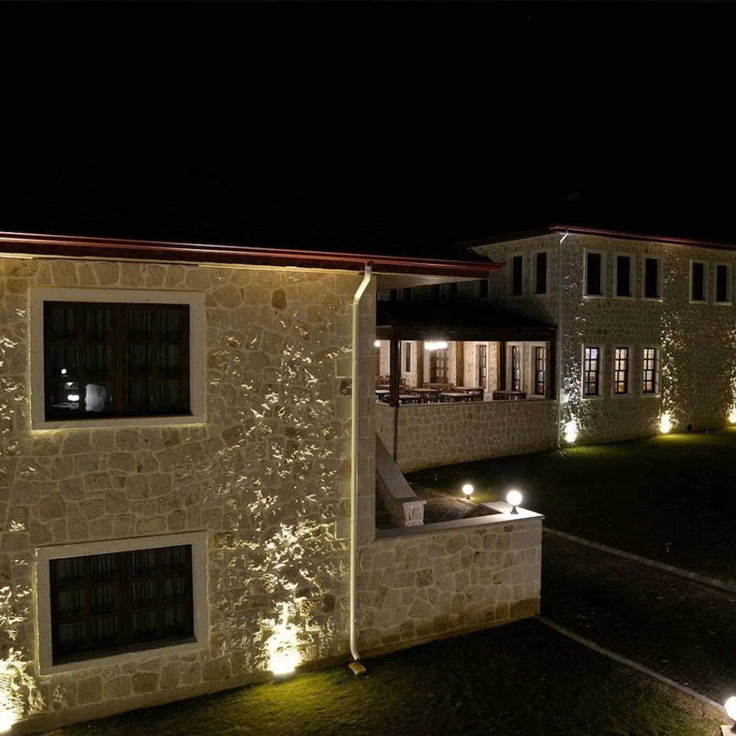 Elevres Stone House Hotel EXTERIOR
