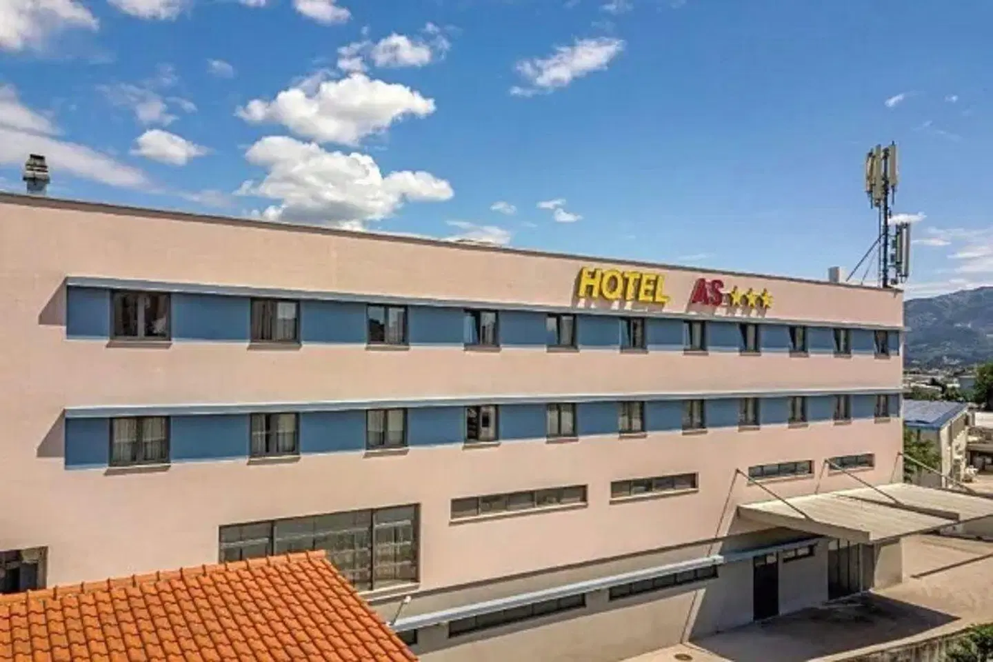 As EXTERIOR
