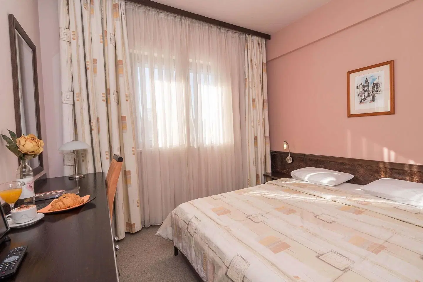 As ROOM_EXAMPLE