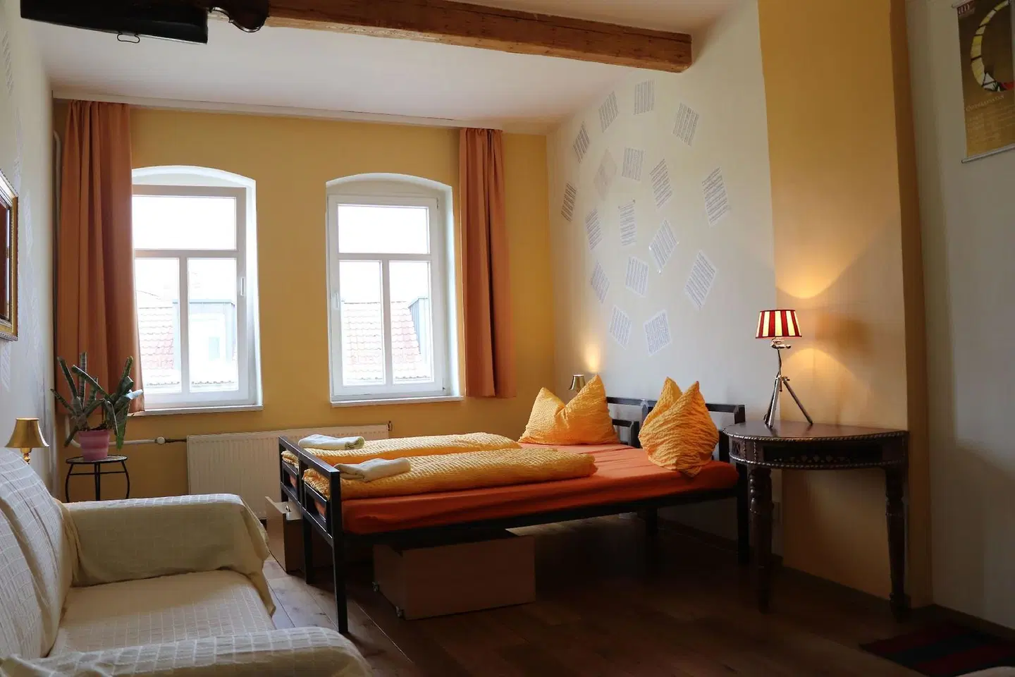 Opera ROOM_EXAMPLE