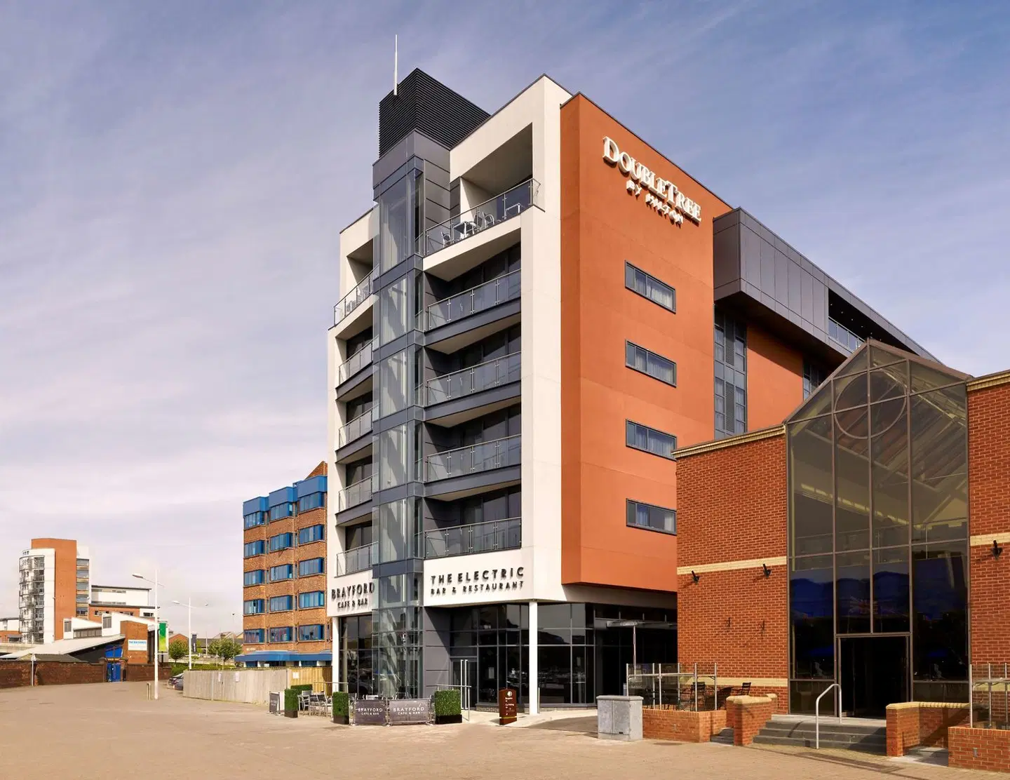 DoubleTree by Hilton Hotel Lincoln EXTERIOR