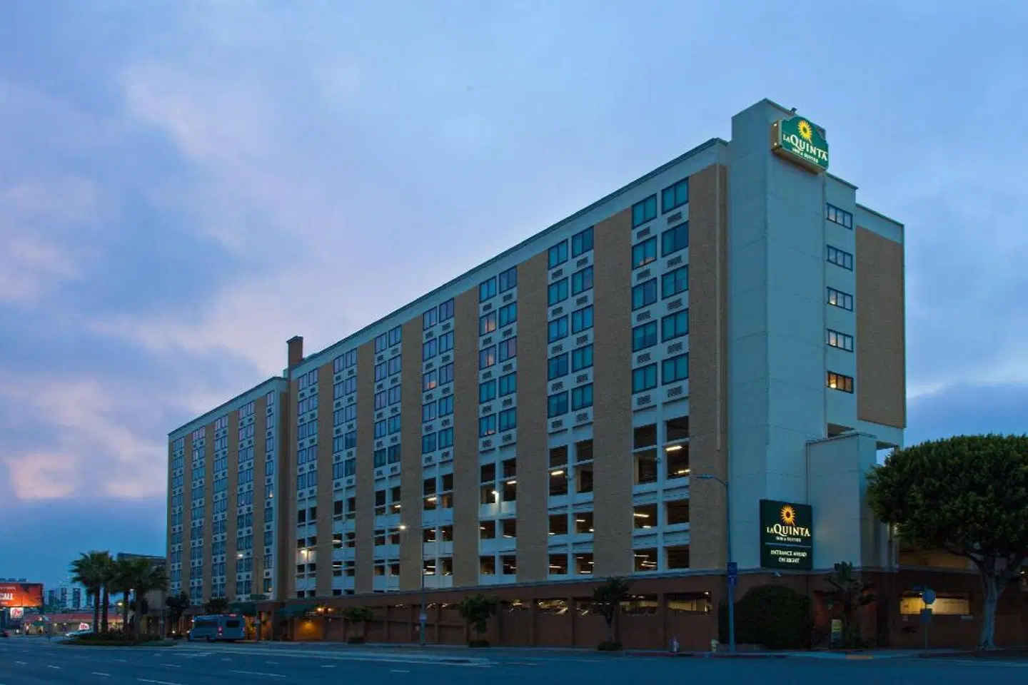 La Quinta Inn & Suites LAX EXTERIOR