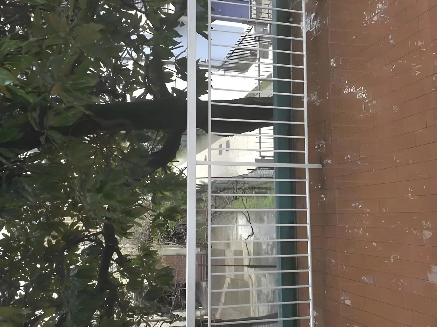 Magda EXTERIOR