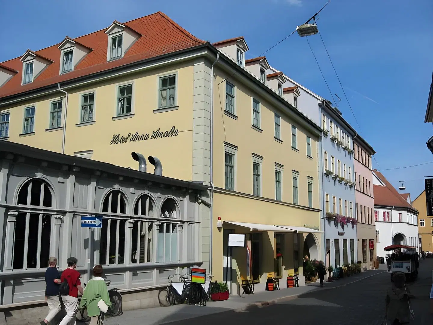 Anna Amalia EXTERIOR