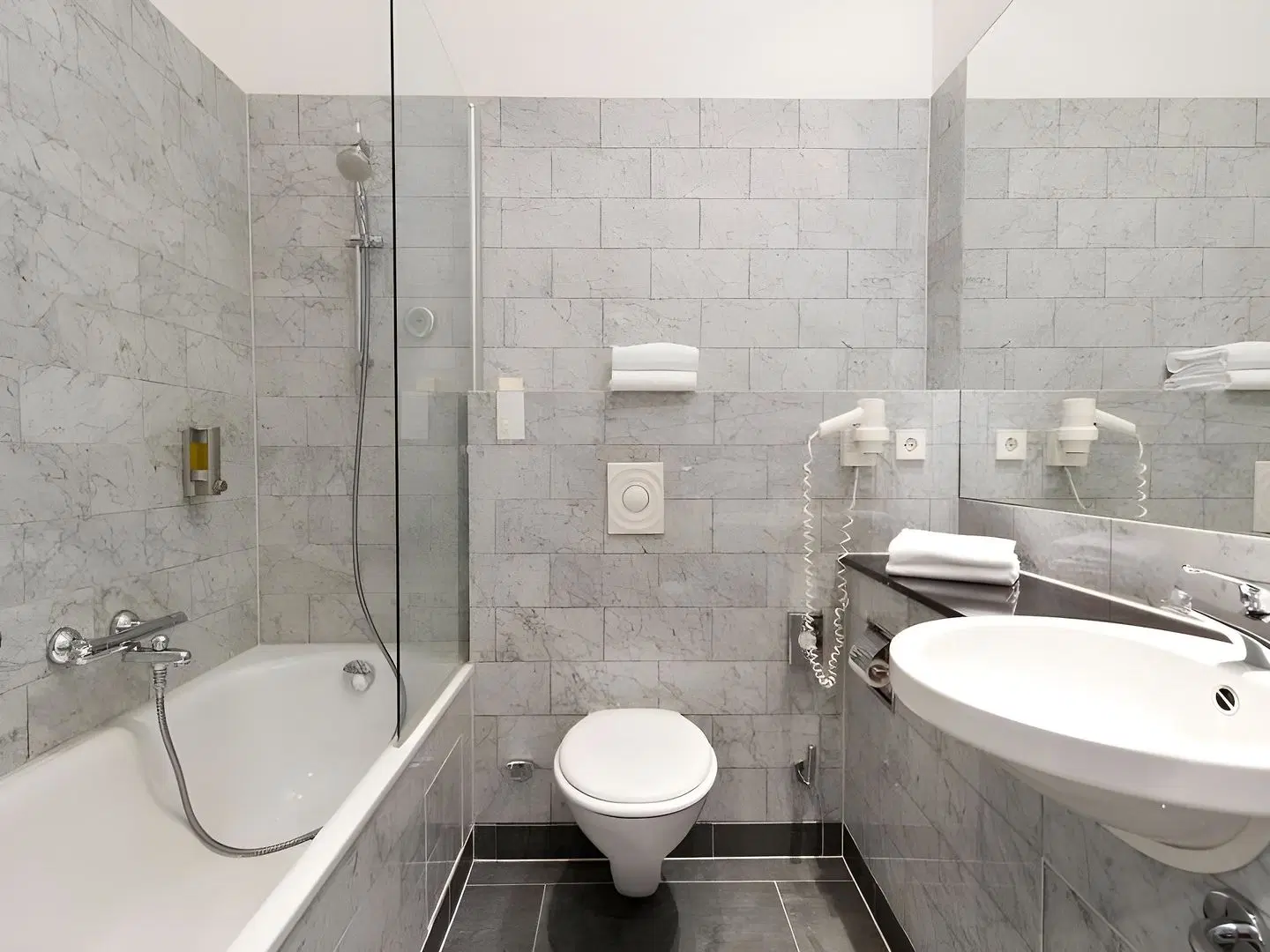 numa I Arc Rooms & Apartments Badezimmer
