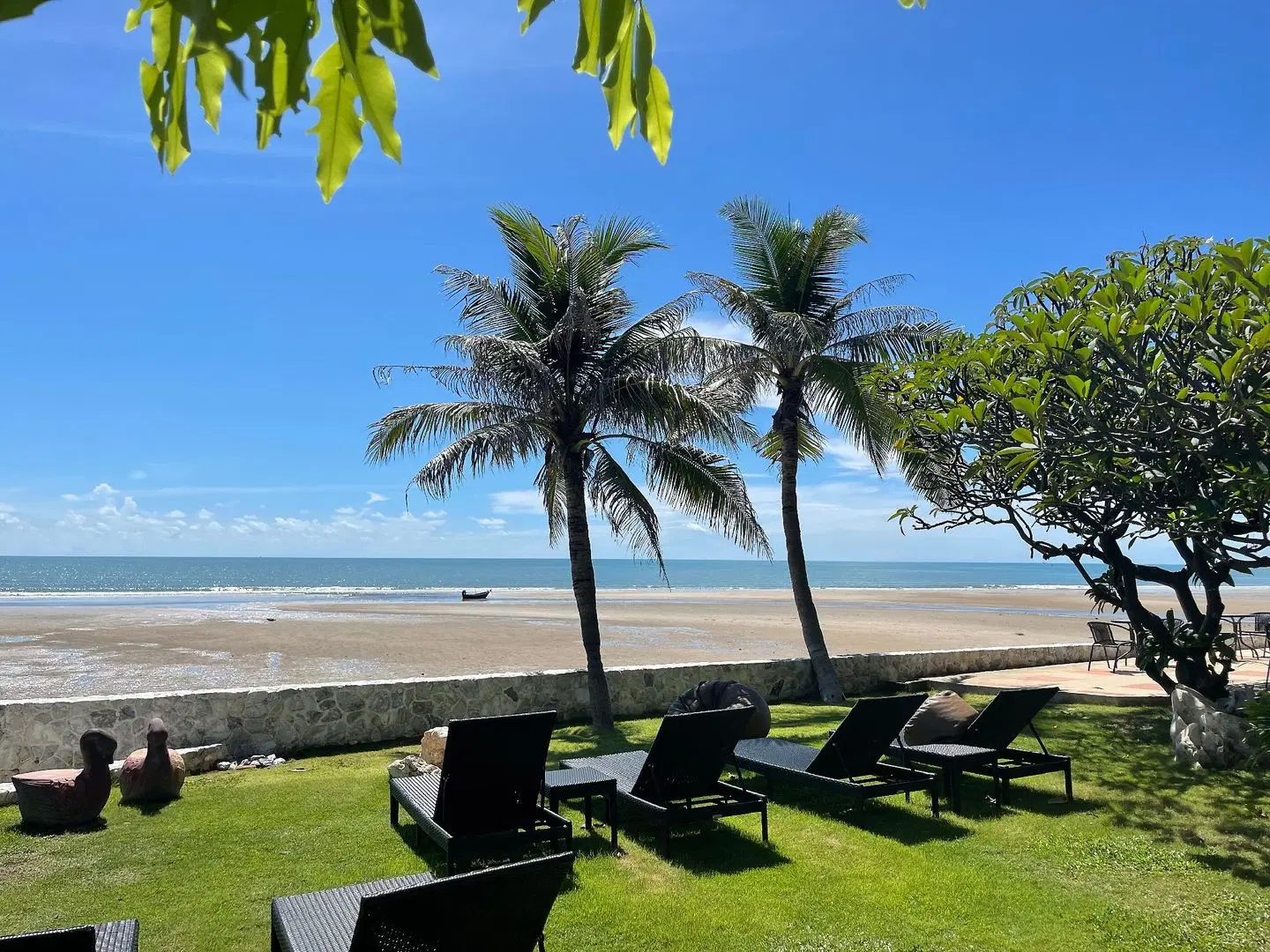 White Sand Beach Hotel Strand