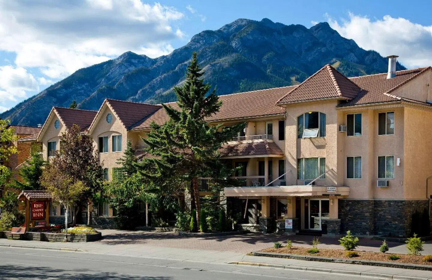 Red Carpet Inn EXTERIOR