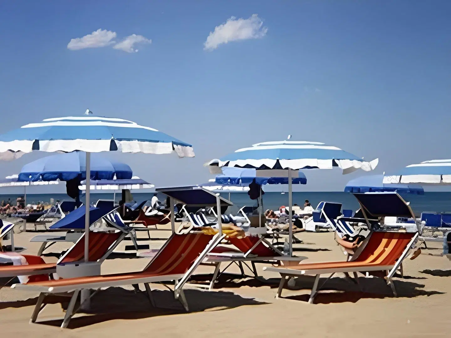 Corona Strand