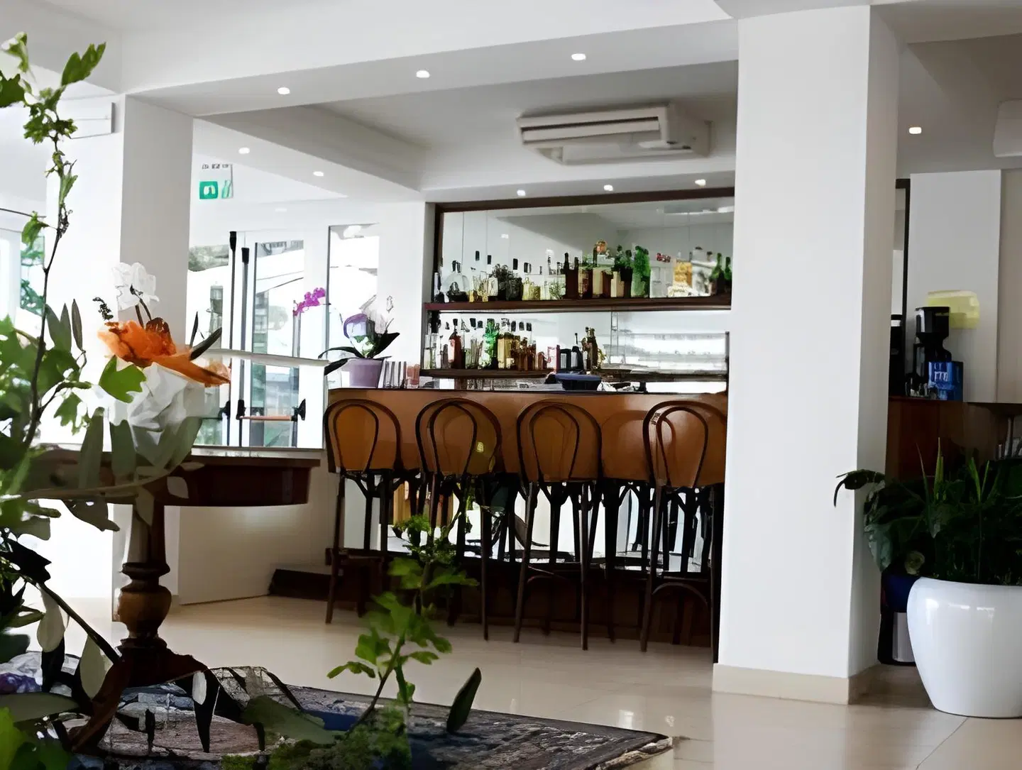 Corona Bar