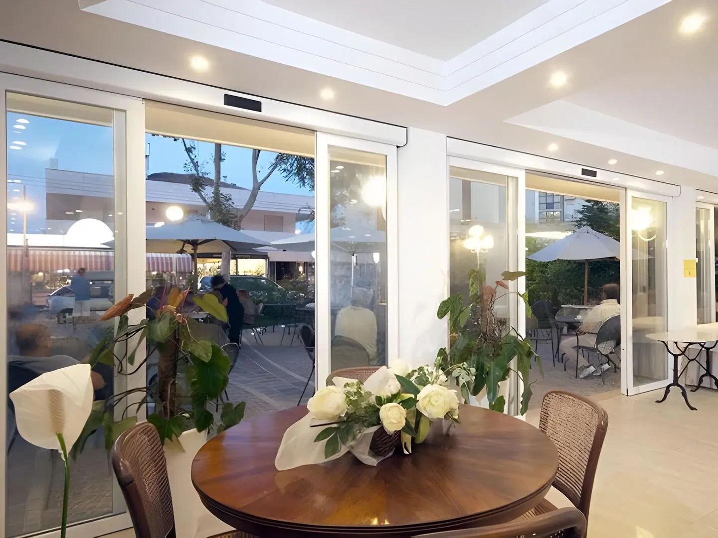 Corona LOUNGE_LOBBY