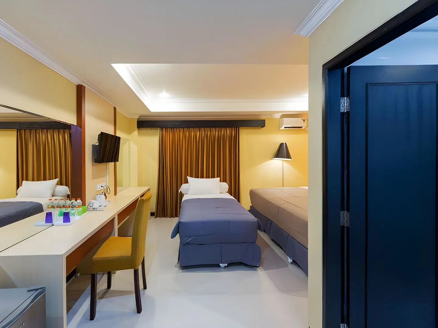 RedDoorz Plus near Mall Bali Galeria 2 ROOM_EXAMPLE
