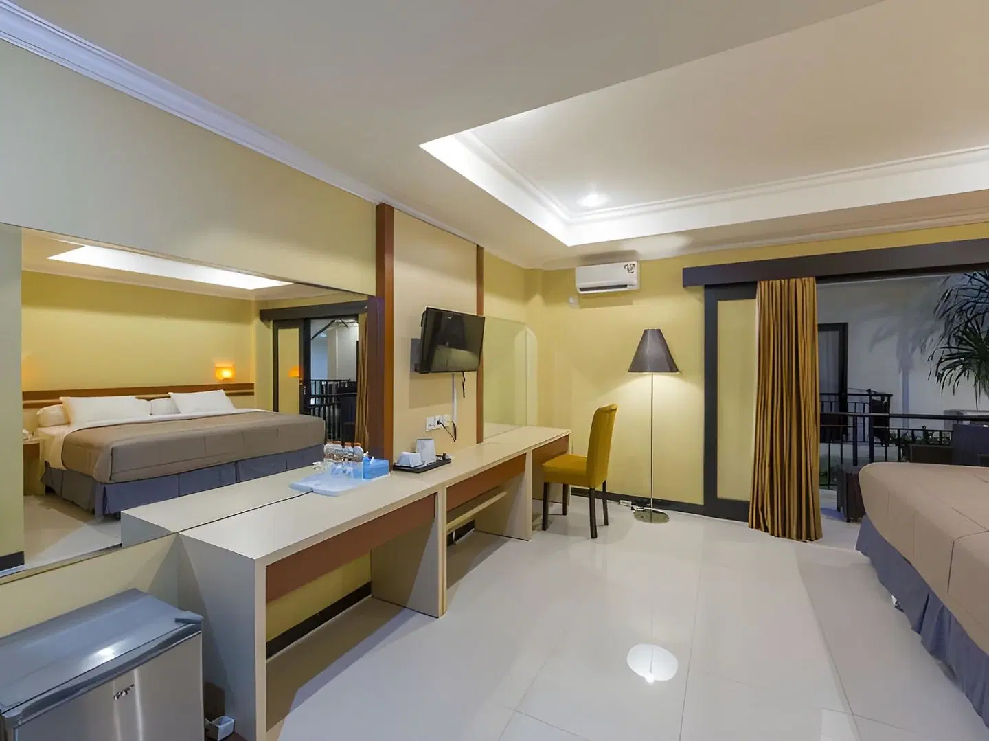 RedDoorz Plus near Mall Bali Galeria 2 ROOM_EXAMPLE