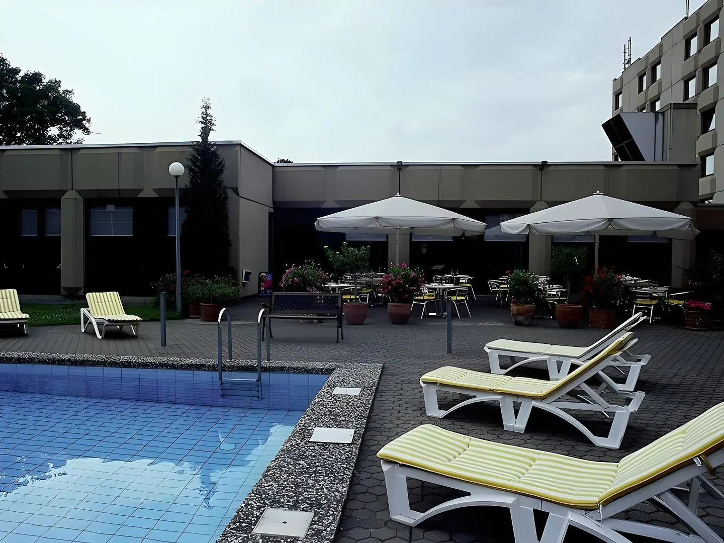 Mercure Airport Hotel Berlin Tegel OUTDOOR_POOL