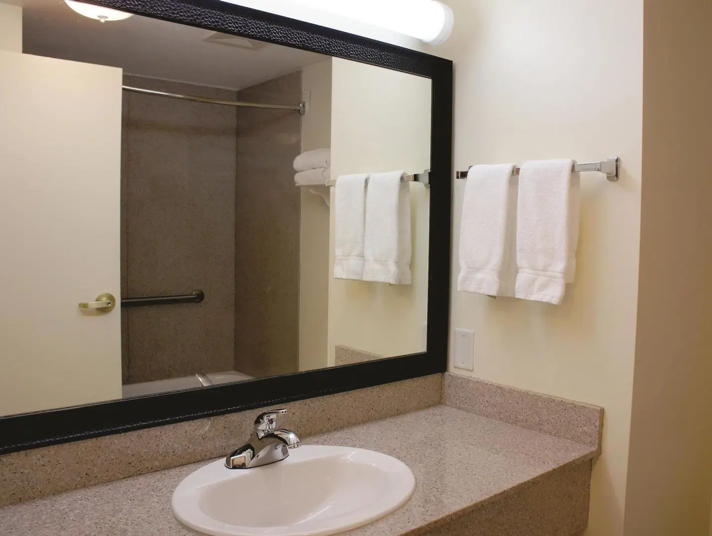 La Quinta Inn Vancouver Airport Badezimmer